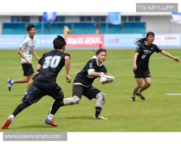 南京飞盘队的盯防策略解析与战术亮点探讨